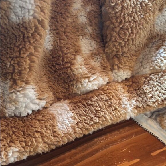 Betsey Johnson Cozy Tan and Cream Cow like print Sherpa Jacket - Picture 12 of 14